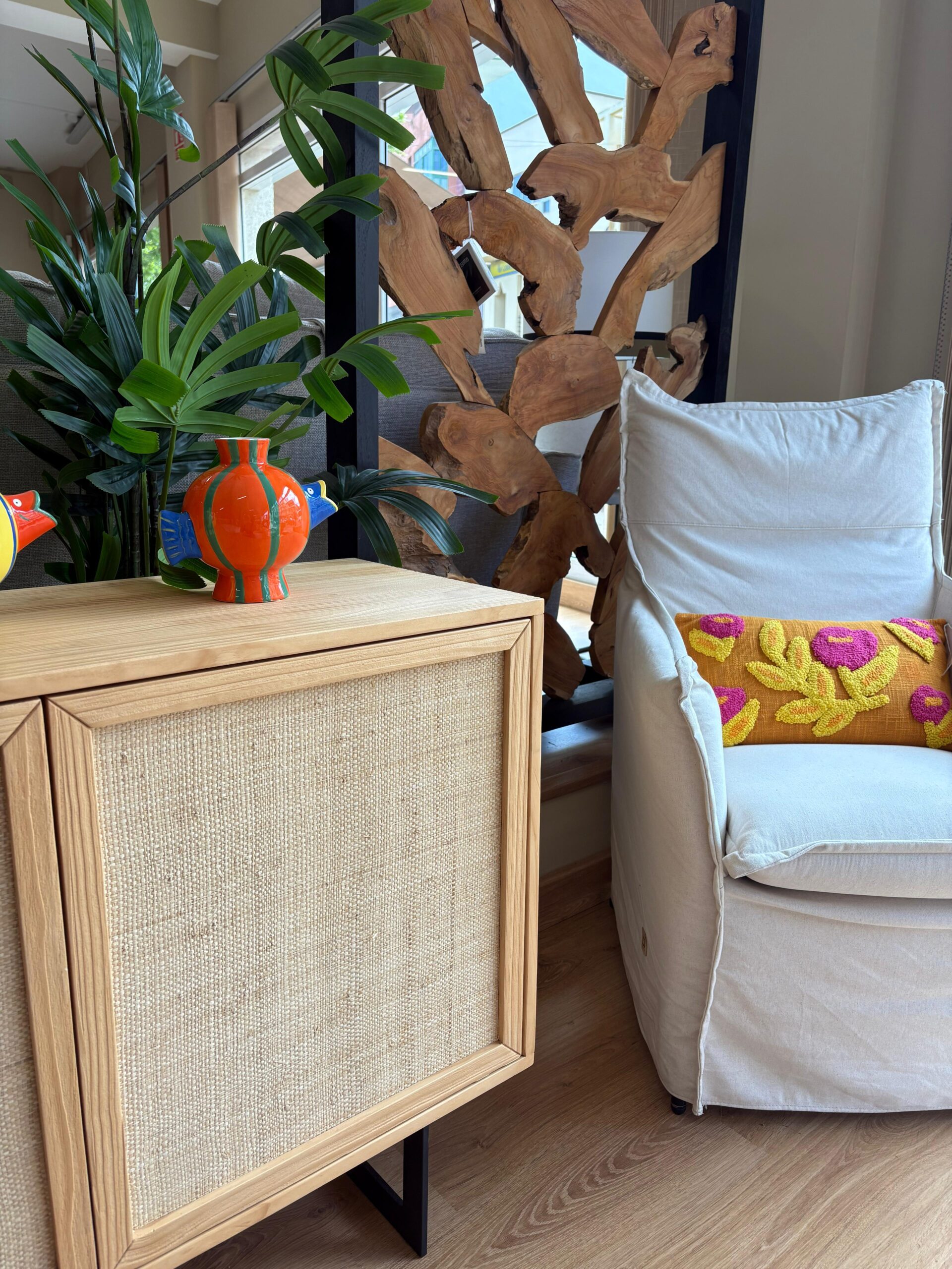 composición de sillón y mueble para salón en muebles la paz en tenerife