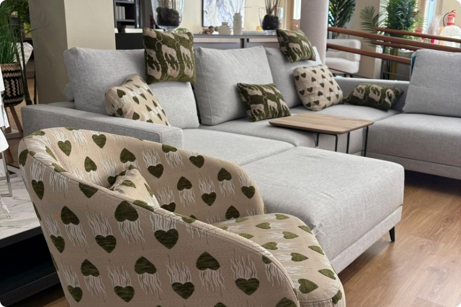 composición de sofá y sillón para salón